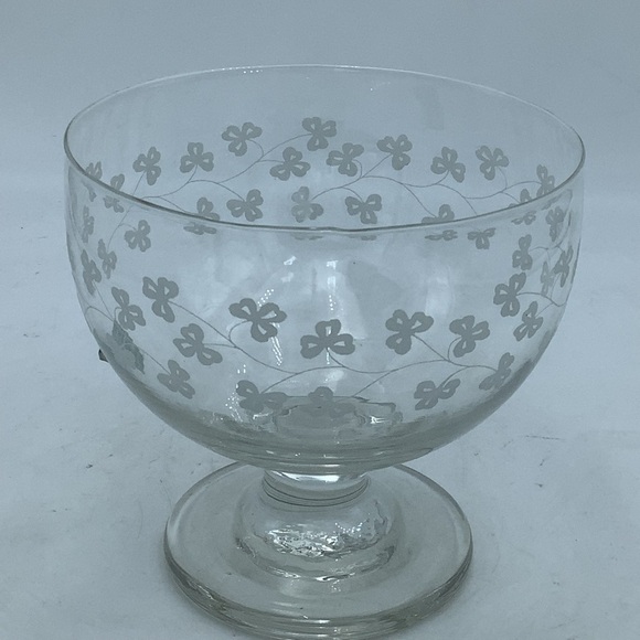 Eamon Ireland Hand Engraved Glass Pedestal Shamrock  Bowl - Picture 4 of 7